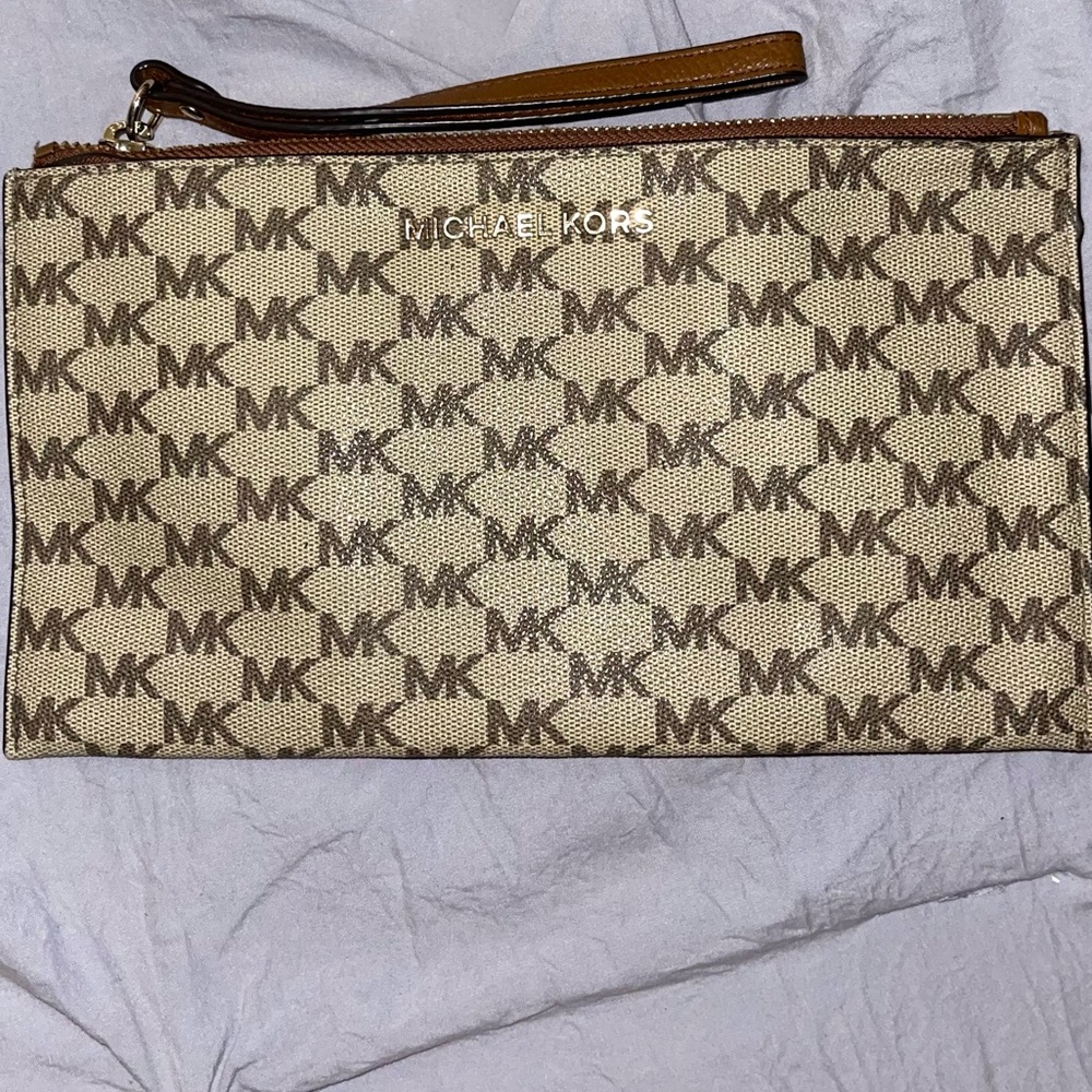 Michael Kors Beige Jet Set Wristlet